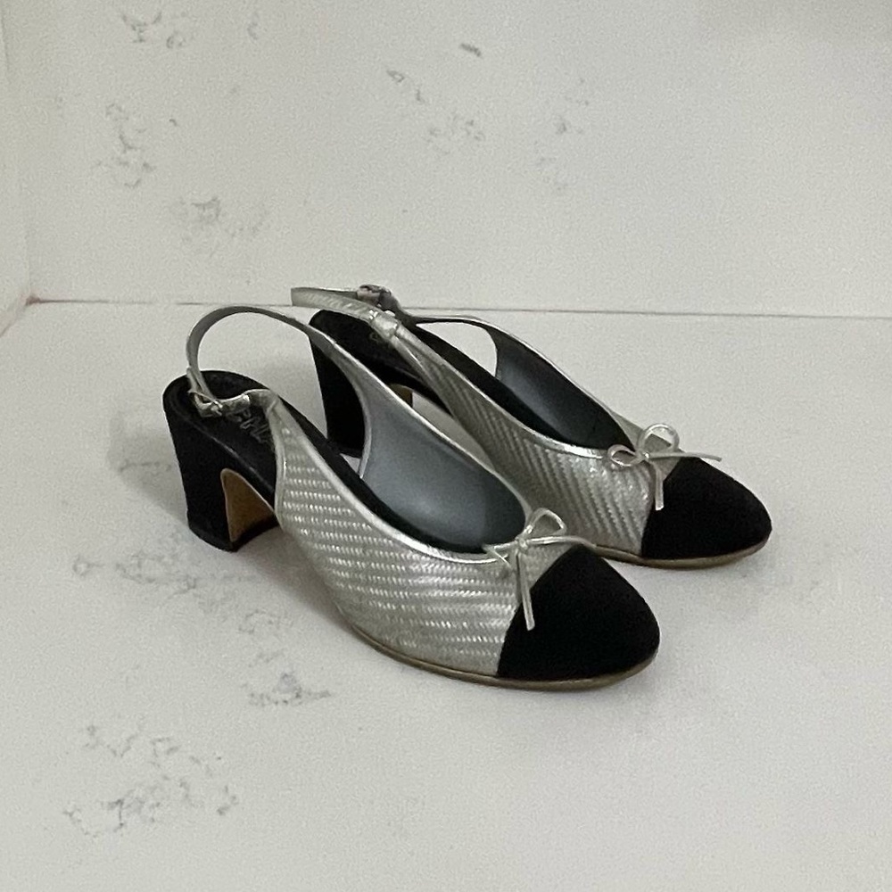 CHANEL heels